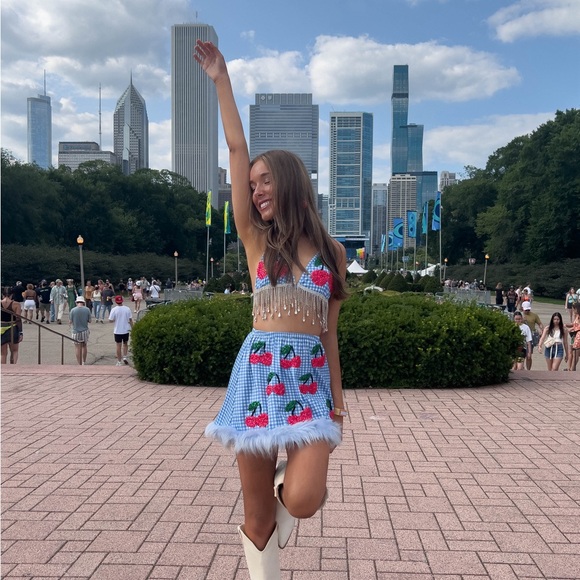 Magical Wonderland — Cherry Patterned Festival Set - Picture 4 of 4